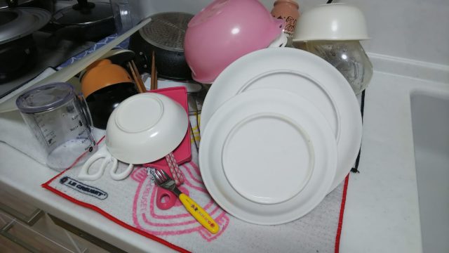 洗った食器（5人家族分）